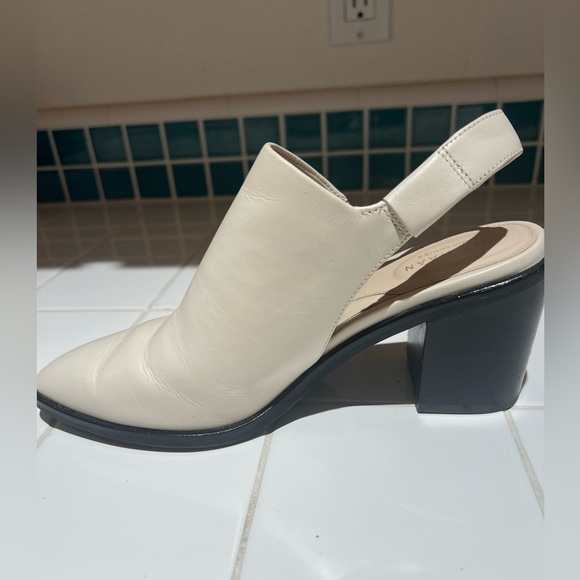 Cole Haan Vickey Booties Birch Leather Pointed Zip Slingback Sz 7 1/2. - Picture 4 of 7